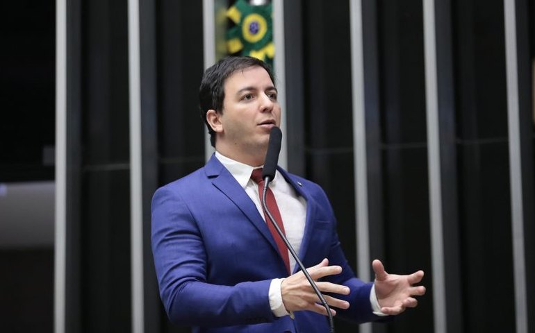 Projeto suspende dívidas de pessoas atingidas por calamidade pública