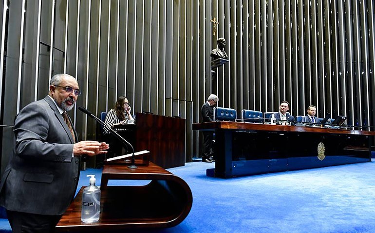 Paim apresenta voto de pesar pela morte da atriz Léa Garcia