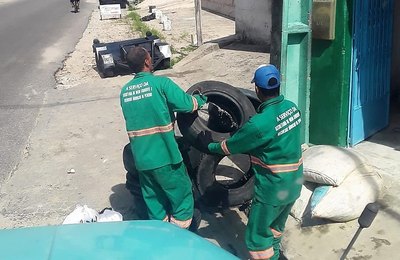 Semarh Penedo recolhe pneus para evitar a reprodução do mosquito da dengue 
