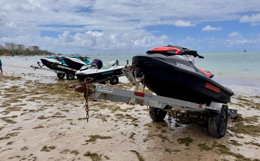 Operação integrada fiscaliza comércio irregular de passeios em Jet Skis na orla marítima