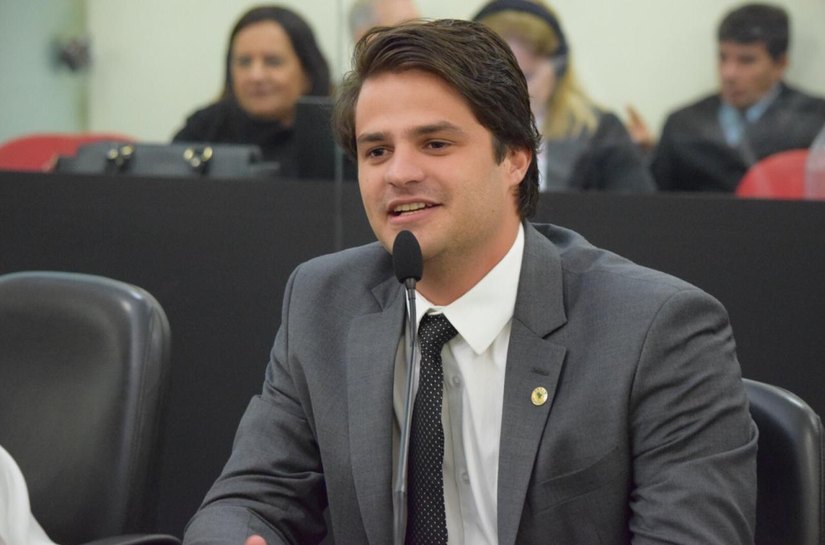 Breno Albuquerque solicita isenção de taxas da CNH para agentes da Segurança