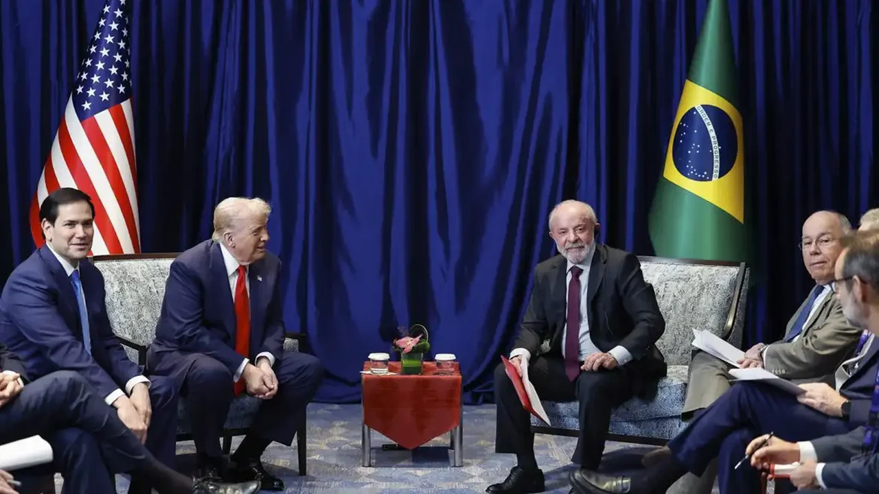 Lula diz que teve 'ótima reunião' com Trump e equipes vão se reunir 'imediatamente'