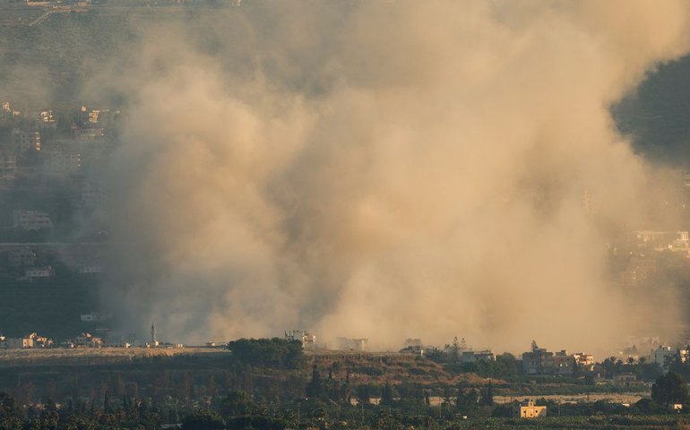 Israel promove novos bombardeios ao Líbano e civis tentam deixar país