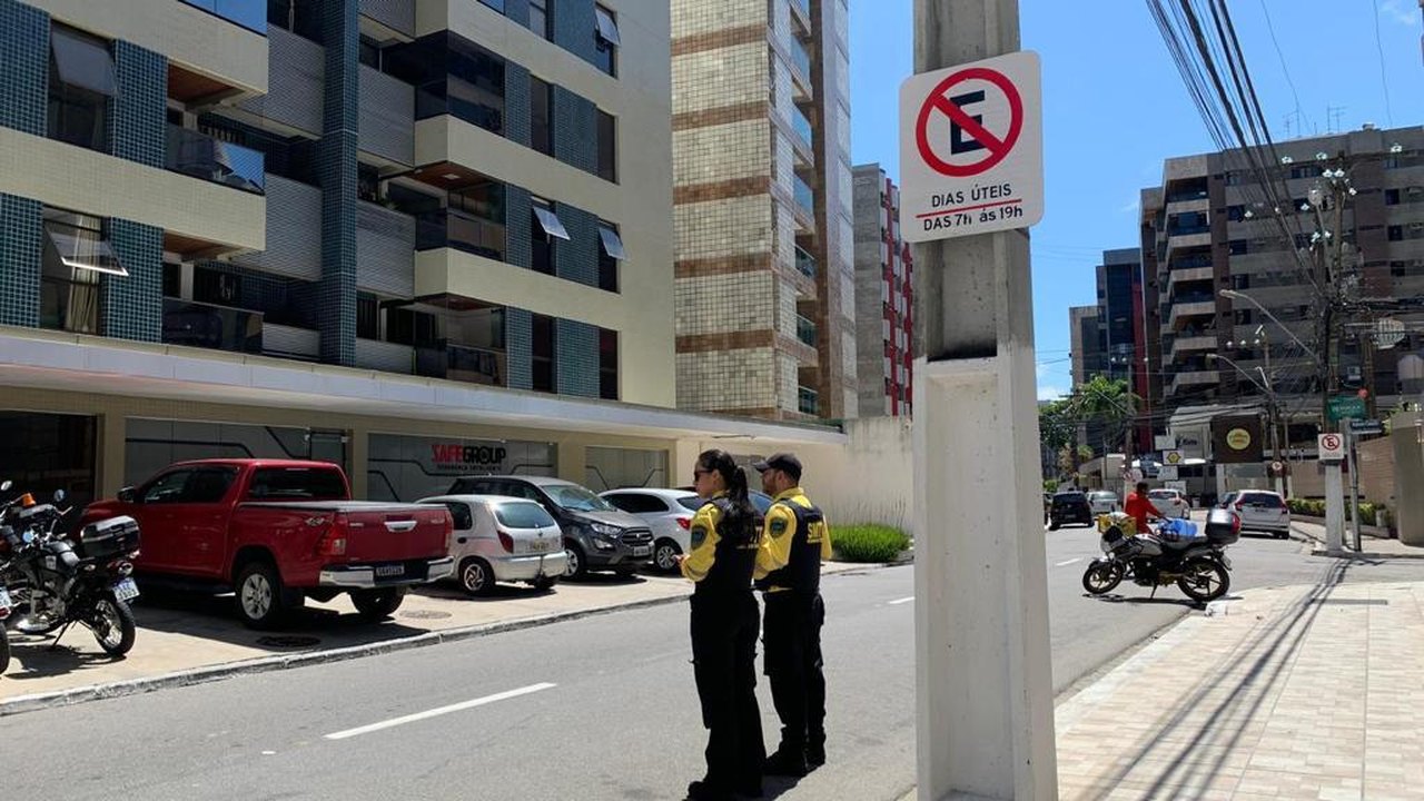 DMTT inicia fase educativa de proibição de estacionamento em vias da Ponta Verde e Jatiúca