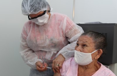 “Vacina em Foco” reforça imunização de idosos contra a Influenza com visitas domiciliares