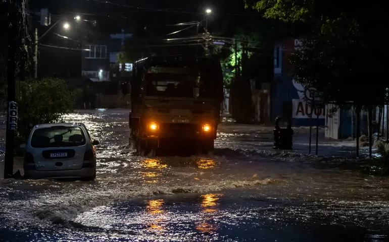 Nível de alerta de risco para cidades de SP e Rio é rebaixado; veja previsão