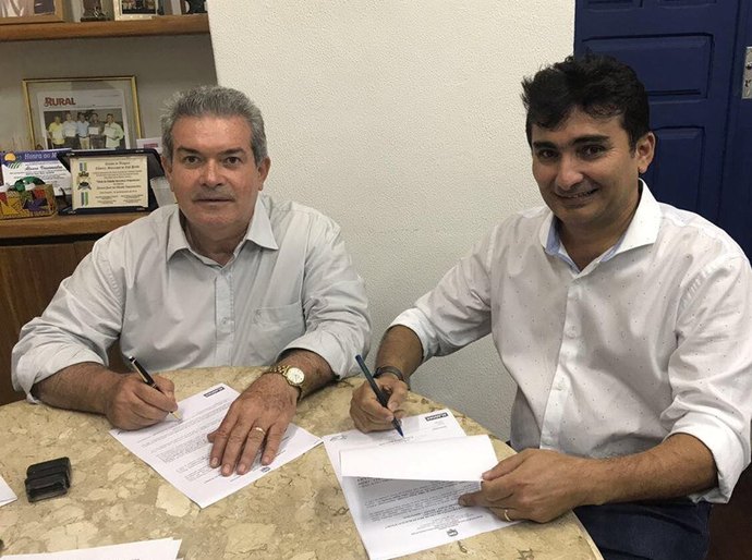 Prefeitura de Olho D´água Grande recebe trator agrícola do Estado