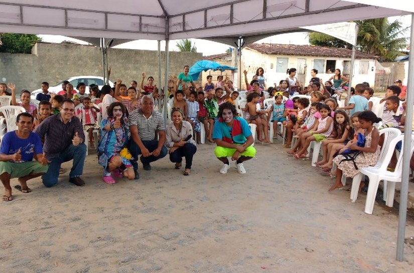 Viva Ambiental leva teatro ao Carminha para ensinar sobre cuidado com o lixo