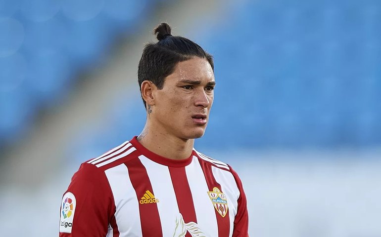 Darwin Núñez brilha com quatro gols em surra do Liverpool na casa do RB Leipzig