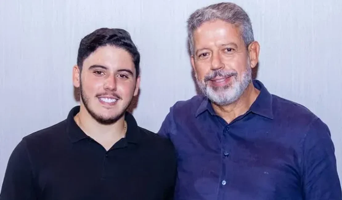Mesmo fora das condições de elegibilidade, Lira manterá o filho na disputa à Câmara dos Deputados
