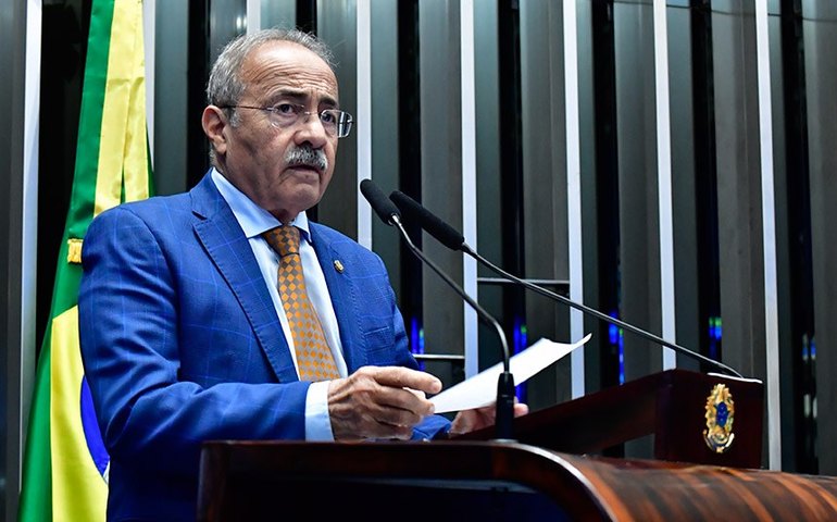 Chico Rodrigues critica cobrança por bagagens em voos