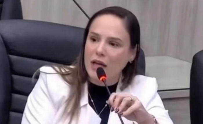 A vereadora Olívia Tenório durante sessão A vereadora Olívia Tenório durante sessão