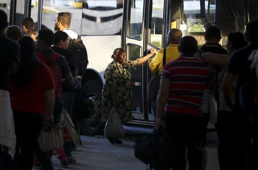 Justiça garante desconto e gratuidade em passagens interestaduais para idosos