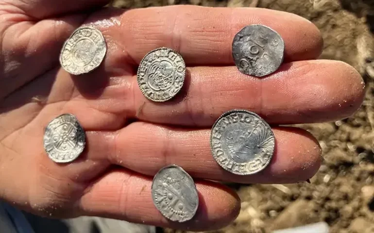 Desenterrado na Noruega o maior tesouro de moedas da era viking