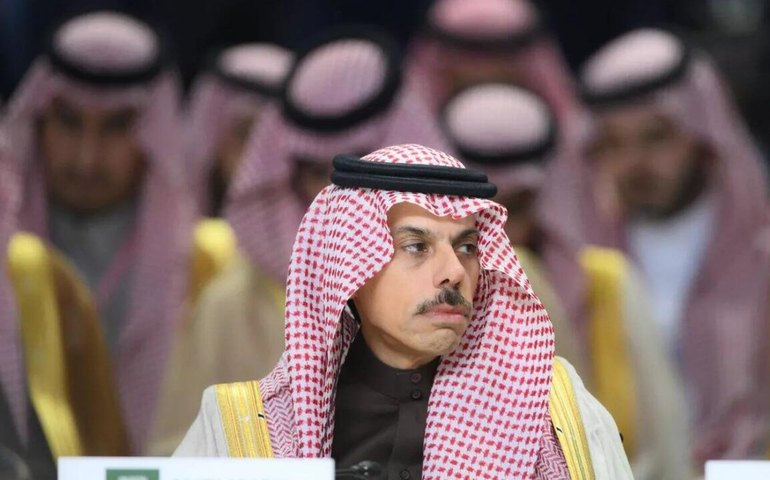 Israel dificulta caminho para a paz ao bloquear visita de ministros à Palestina, diz Riad