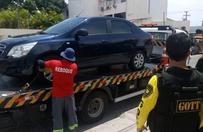Operação da SMTT fiscaliza veículos irregulares na capital 
