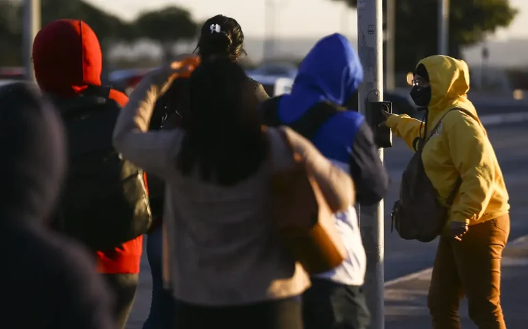 Clima úmido pode causar irritação e cansaço? Entenda