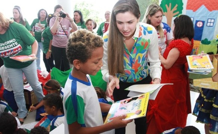 Primeira-dama participa de ações educativas em Arapiraca