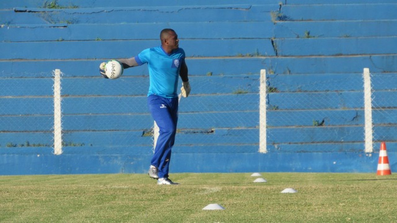 “É tratar para estar à disposição”, diz goleiro Jeferson sobre lesão muscular