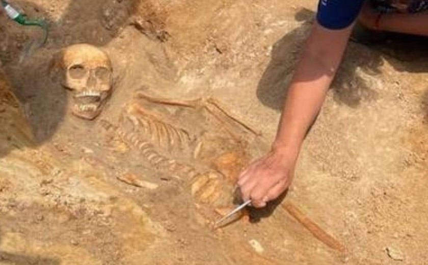 Criança vampira? Arqueólogos encontram restos mortais de suposta 'renascida', lenda que amedrontava Europa do século XVII