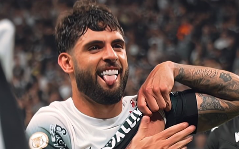 Corinthians sofre com o VAR, mas vence o Inter de virada com hat-trick de Yuri Alberto