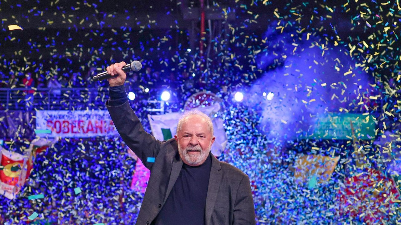 Lula: venda da Eletrobras inviabiliza programas sociais