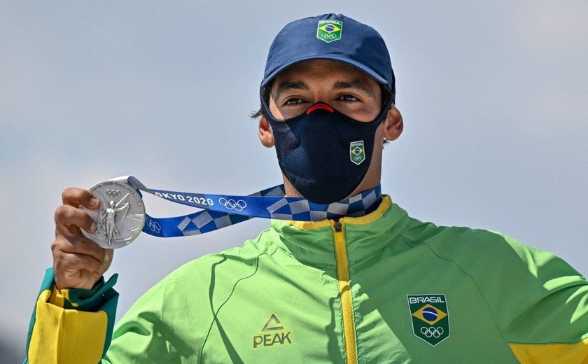 Leticia Bufoni revela nas redes sociais mágoa com o medalhista Kelvin Hoefler