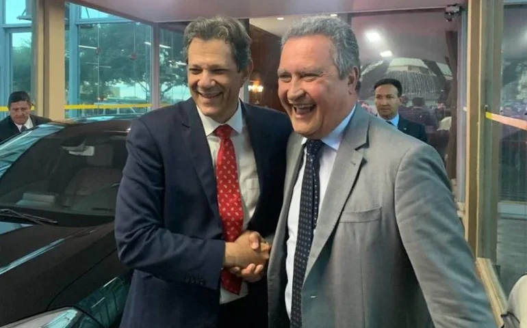 Entre sorrisos e abraços, Haddad e Rui Costa repetem disputa de Dirceu e Palocci