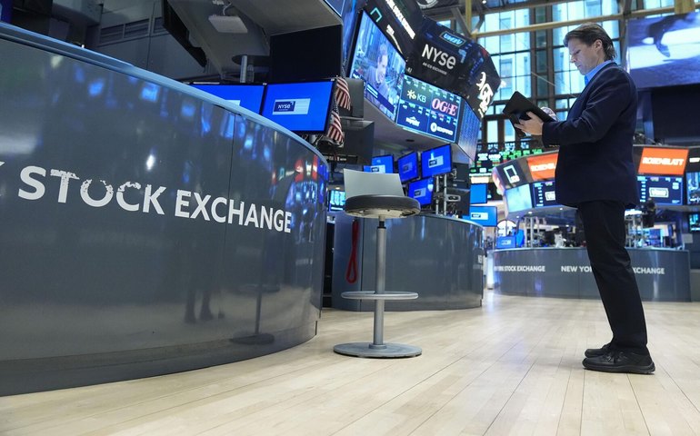 Wall Street vive uma 'segunda-feira sombria' em meio a temores de recessão nos EUA