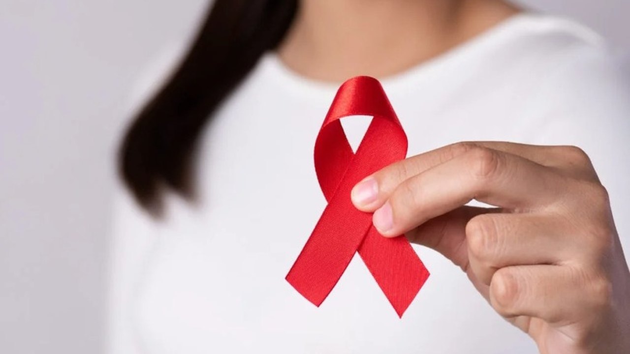 Dezembro Vermelho: Infecções por HIV ainda são prevalentes no país, informa infectologista