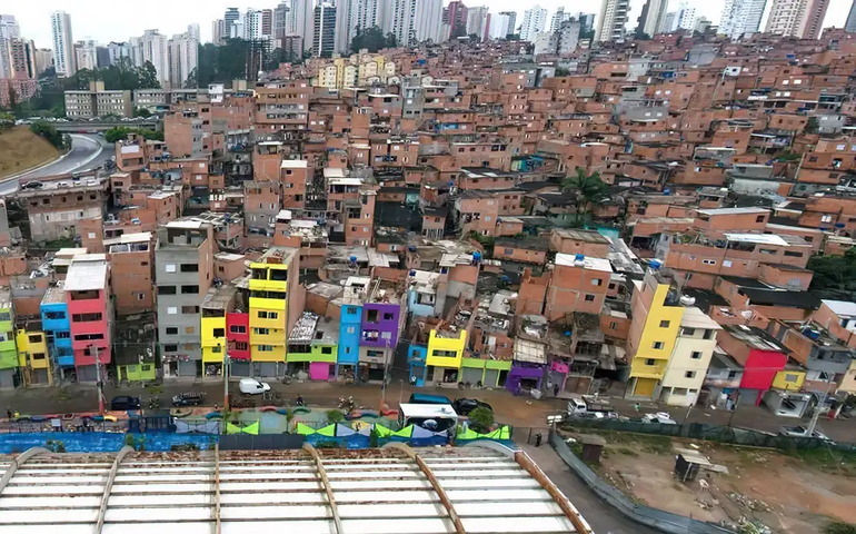 Confronto entre moradores de Paraisópolis e PM tem Carros virados e tensão no Morumbi