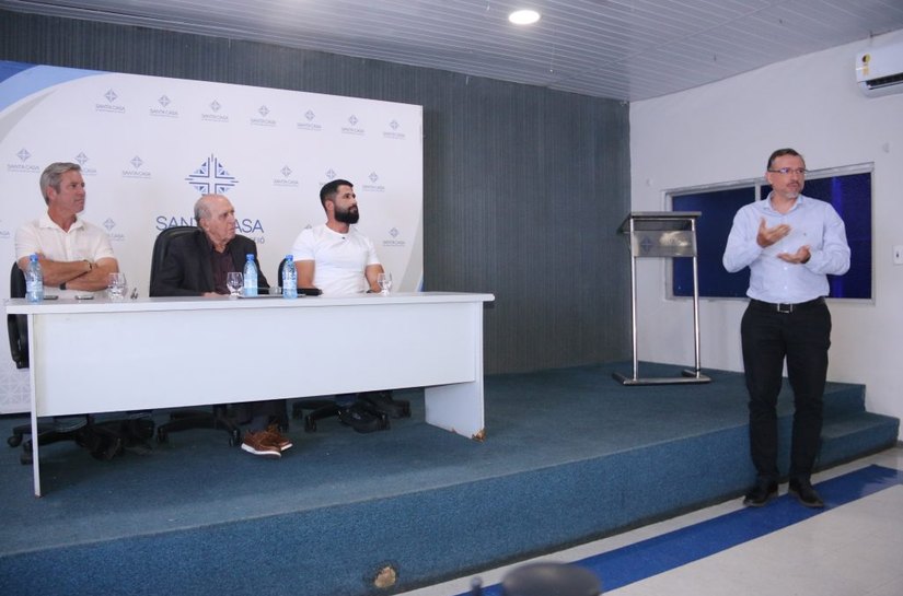 Provedor da Santa Casa de Maceió recebe visita de parlamentares