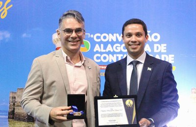 Prefeitura de Maceió recebe medalha pela qualidade da informação contábil e fiscal