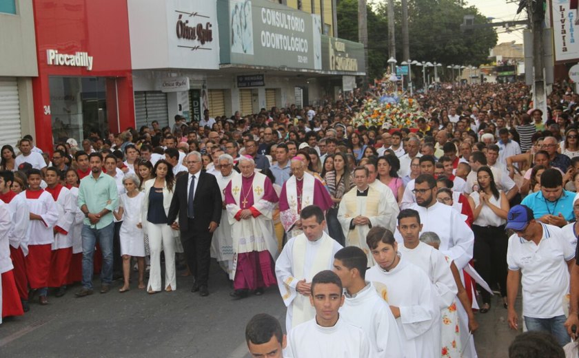 Arapiraca celebra a fé e renova os votos durante Festa da Padroeira