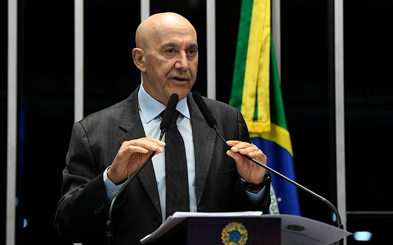 Confúcio Moura defende parceria para combater a violência nas escolas