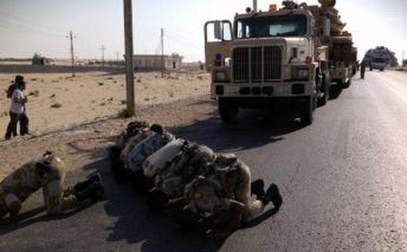 Ataque com bomba mata 11 policiais egípcios na Península do Sinai
