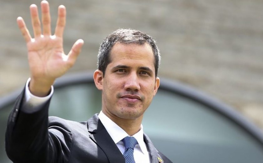 Venezuela emite mandado de prisão contra Guaidó