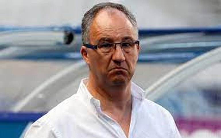 Dono do Angers, time da segunda divisão francesa, é condenado por agressão sexual a seis funcionárias do clube