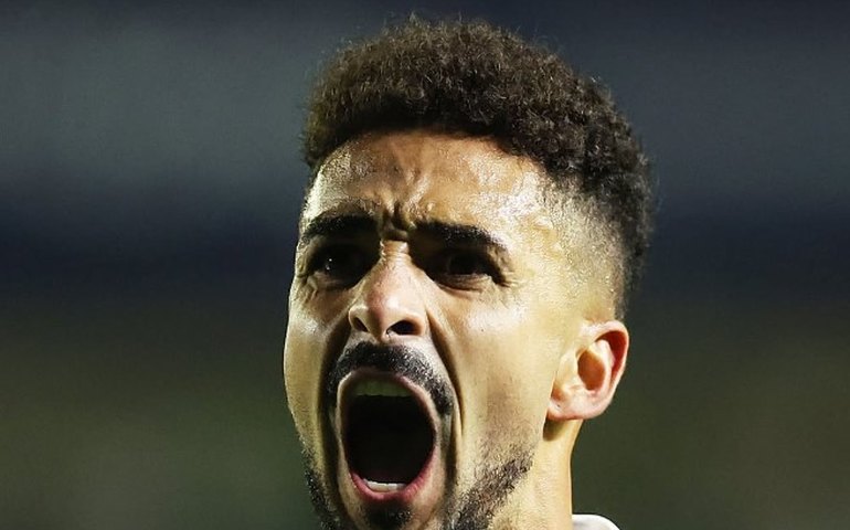 Chris Ramos agradece confiança da torcida e diz estar 'honrado em vestir a camisa do Botafogo'