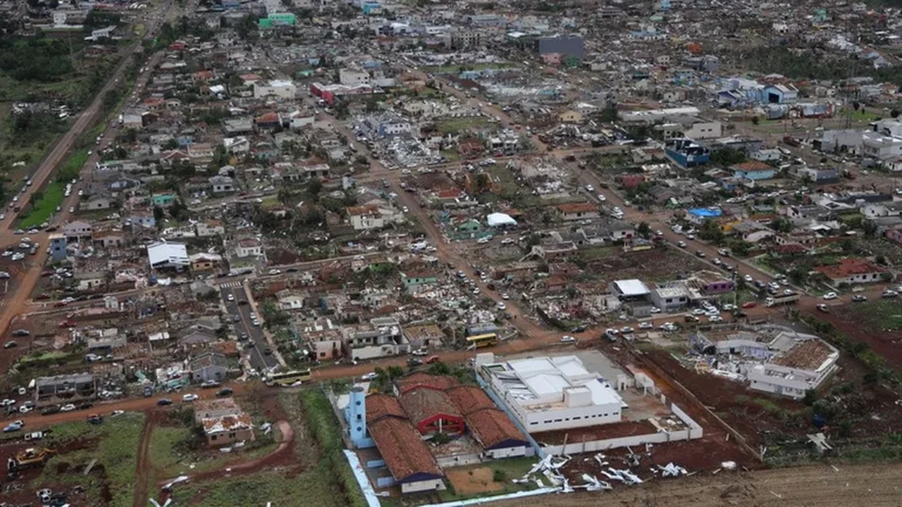 Prejuízos em Rio Bonito do Iguaçu passam de R$ 114 milhões após tornado no Paraná