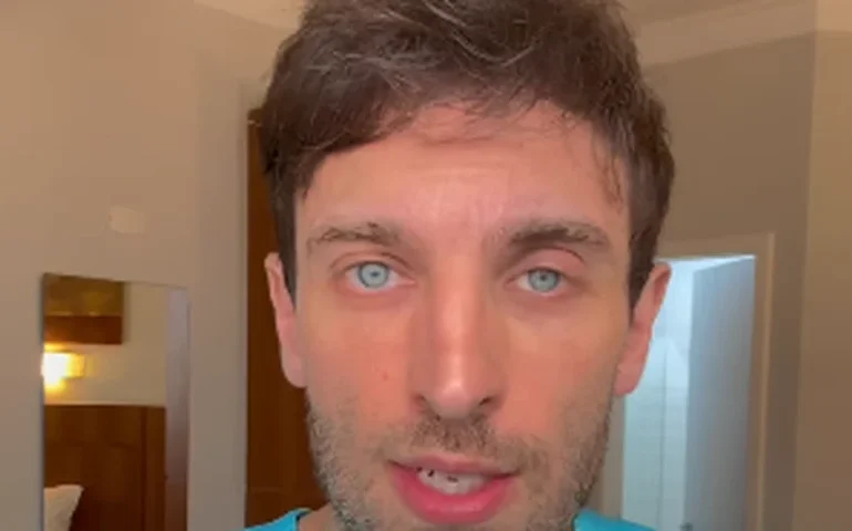 Léo Lins comenta polêmica envolvendo Roberto Justus e professor; veja o que ele disse