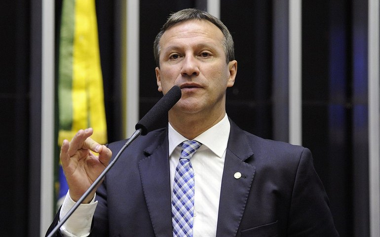 Deputados bolsonaristas preparam projeto para tentar anistiar Bolsonaro da inelegibilidade