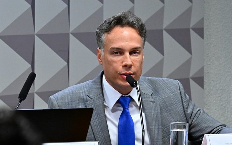 Presidente da Amar Brasil silencia em depoimento e é questionado sobre fortuna