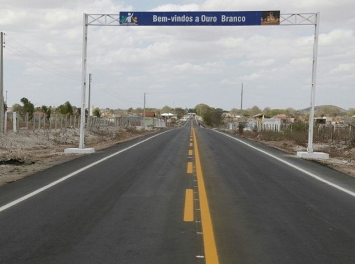 Governador inaugura mais de três quilômetros de rodovia em Ouro Branco