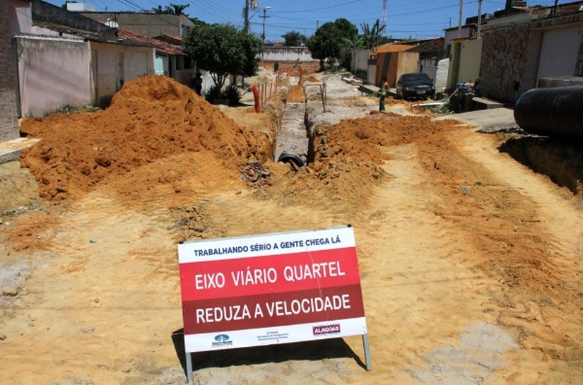 Serviços de drenagem do Eixo Quartel seguem avançando na região