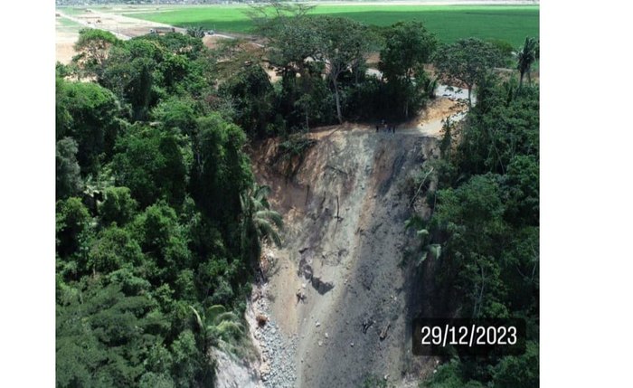 Área de erosão em mata de preservação permanente