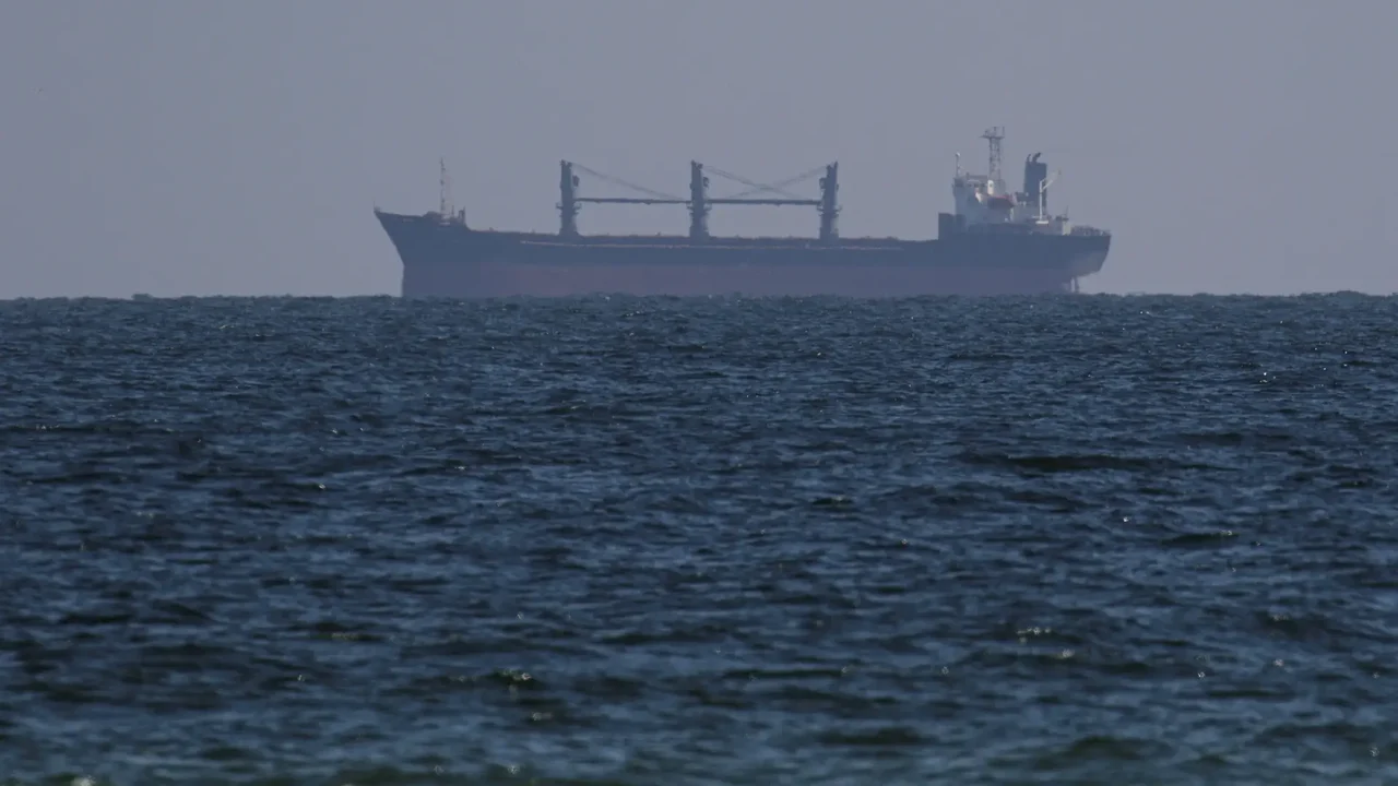Cargueiros chegam a porto da Ucrânia por corredor temporário após Rússia abandonar acordo