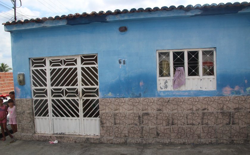 Menino tentou proteger irmãos durante incêndio em Canapi