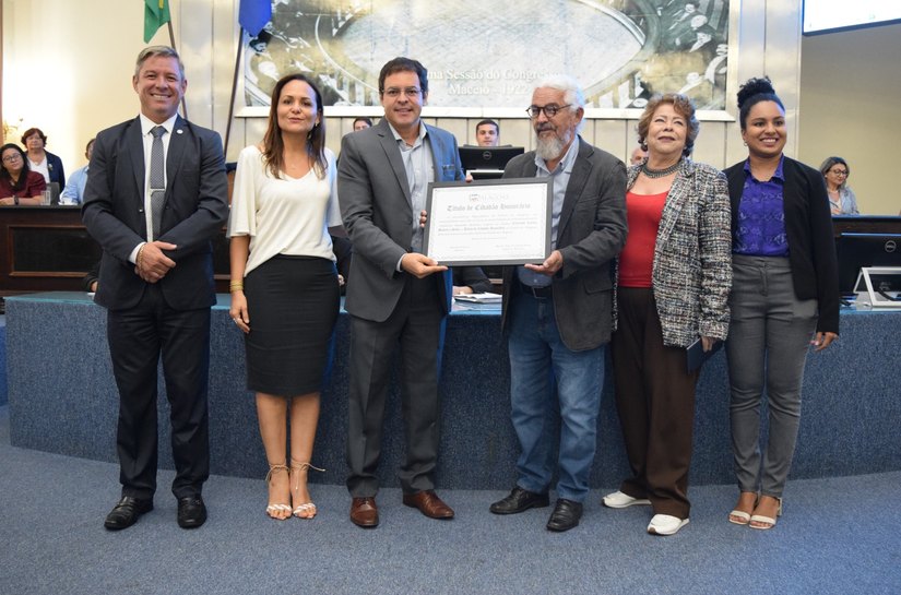 Assembleia Legislativa homenageia professor Emerson Soares com título de Cidadão Alagoano