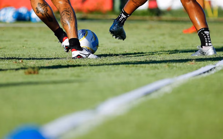 Saiba o que são direitos de imagens cobrados de clubes por jogadores